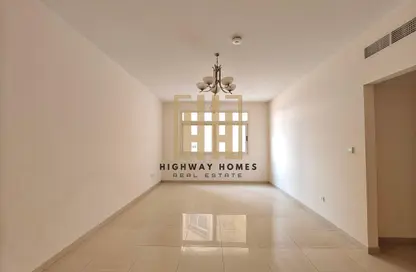 شقة - 2 غرف نوم - 3 حمامات للايجار في الثاني مويلح - تجارية مويلح - الشارقة