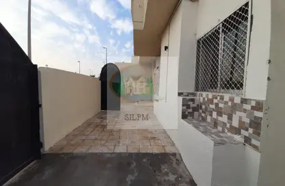 صورة لـ تراس فيلا - 3 غرف نوم - 4 حمامات للايجار في المشرف - أبوظبي ، صورة رقم 1