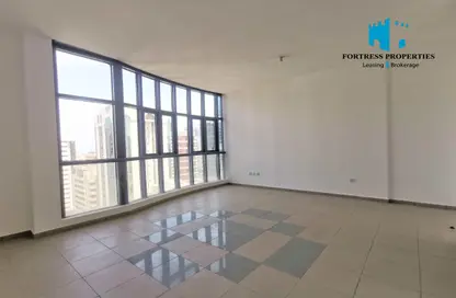 Apartment - 2 Bedrooms - 2 Bathrooms for rent in Noura Al Futtaim Building - Tourist Club Area - Abu Dhabi