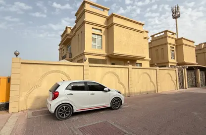 Villa - 5 Bedrooms for rent in Al Nouf - Sharjah