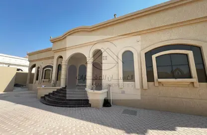 فيلا - 5 غرف نوم - 6 حمامات للايجار في الرفاع - رأس الخيمة