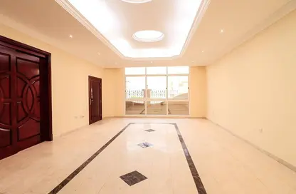 فيلا - 5 غرف نوم - 7 حمامات للايجار في منطقة مصلى العيد - الكرامة - أبوظبي