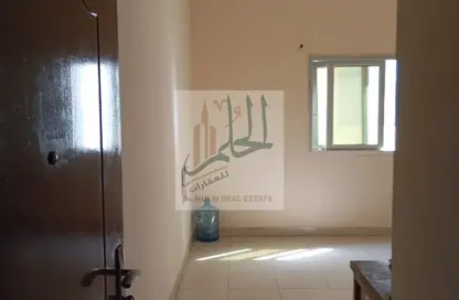 شقة - 1 حمام للايجار في النباعة - الشارقة