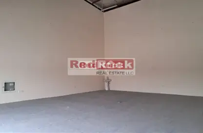 Warehouse - Studio for rent in Al Sajaa - Sharjah