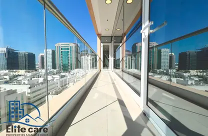 Apartment - 3 Bedrooms - 5 Bathrooms for rent in United Square - Al Khalidiya - Abu Dhabi