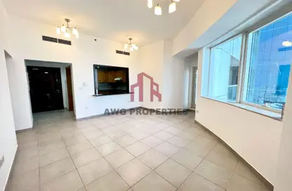 شقة - 2 غرف نوم - 2 حمامات للايجار في بلو تاور - شارع الشيخ زايد - دبي شقة - 2 غرف نوم - 2 حمامات للايجار في بلو تاور - شارع الشيخ زايد - دبي