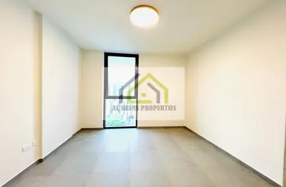 Empty Room image for: Apartment - 1 Bathroom for rent in Aljada - Sharjah, Image 1