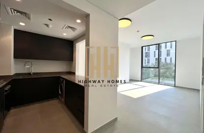 شقة - غرفة نوم - 2 حمامات للايجار في الطراز - حي نسيج - الجادة - الشارقة