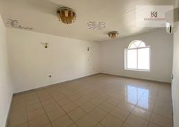 صورةغرفة فارغة لـ: فيلا - 4 غرف نوم - 6 حمامات للكراء في بناية المرور - شارع سلطان بن زايد الاول - منطقة المرور - أبوظبي, صورة 1