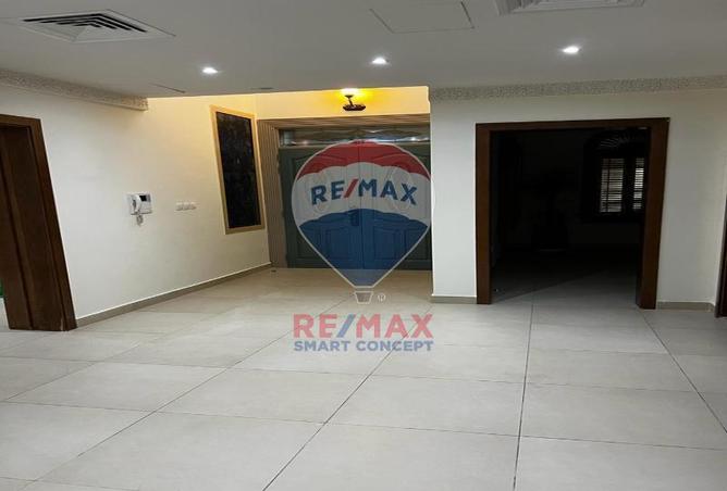 Villa - 5 Bedrooms - 6 Bathrooms for sale in Golf Gardens - Khalifa City - Abu Dhabi