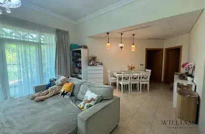 Apartment - 2 Bedrooms - 3 Bathrooms for rent in Al Anbara - Shoreline Apartments - Palm Jumeirah - Dubai