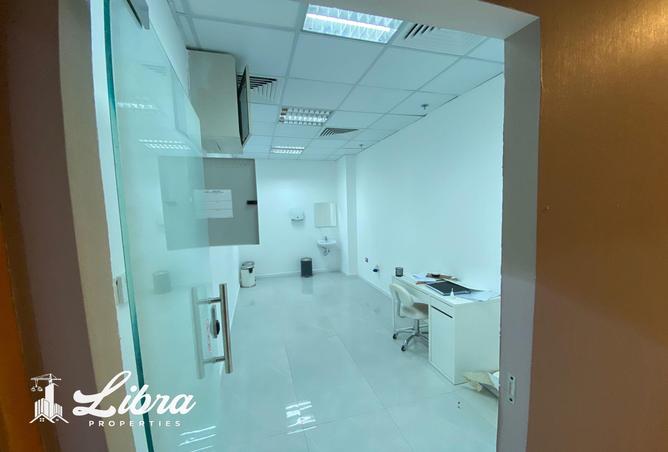 مكتب - استوديو - 2 حمامات للايجار في كابيتال جولدن تاور - الخليج التجاري - دبي