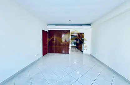 Apartment - Studio - 1 Bathroom for rent in Mankhool - Bur Dubai - Dubai