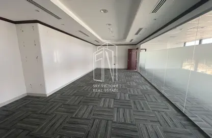 طابق كامل - استوديو - 2 حمامات للايجار في شارع حمدان - أبوظبي