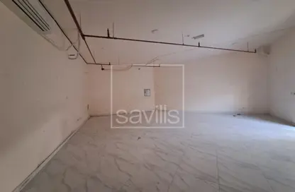 صالة عرض - استوديو للايجار في المنطقة الصناعية رقم 12 - المنطقة الصناعية بالشارقة - الشارقة