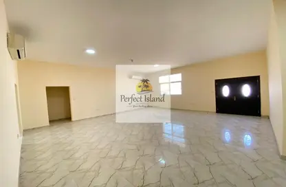 Apartment - 5 Bedrooms - 4 Bathrooms for rent in Shakhbout City - Abu Dhabi