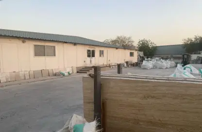 مستودع - استوديو - 2 حمامات للايجار في المنطقة الصناعية بالشارقة - الشارقة