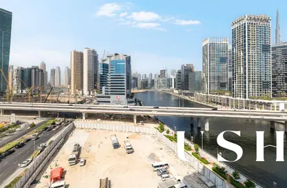 شقة - 2 غرف نوم - 3 حمامات للايجار في خليج القناة - الخليج التجاري - دبي