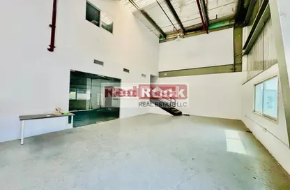 Warehouse - Studio - 4 Bathrooms for rent in Al Quoz Industrial Area 3 - Al Quoz Industrial Area - Al Quoz - Dubai