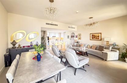 Apartment - 2 Bedrooms - 3 Bathrooms for sale in Rimal 4 - Rimal - Jumeirah Beach Residence - Dubai