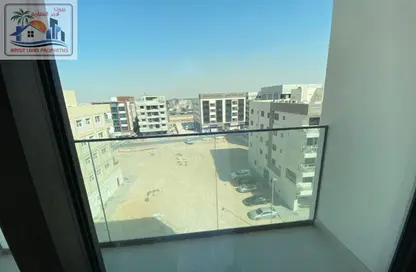 شقة - 2 غرف نوم - 2 حمامات للايجار في الزاهية - تجارية مويلح - الشارقة