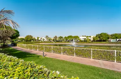 Villa - 5 Bedrooms - 5 Bathrooms for sale in Meadows 6 - Meadows - Dubai