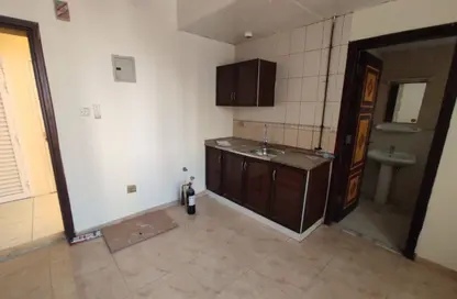 Apartment - Studio - 1 Bathroom for rent in Al Qulaya'ah - Al Sharq - Sharjah