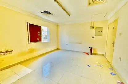 Apartment - 1 Bedroom - 1 Bathroom for rent in Muwailih Building - Muwaileh - Sharjah