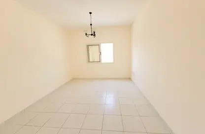 شقة - غرفة نوم - 2 حمامات للايجار في الثاني مويلح - تجارية مويلح - الشارقة