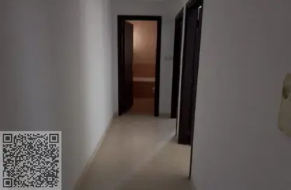 شقة - غرفة نوم - 1 حمام للايجار في طريق كورنيش عجمان - عجمان