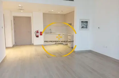 Apartment - 1 Bedroom - 1 Bathroom for rent in Waters Edge - Yas Island - Abu Dhabi Apartment - 1 Bedroom - 1 Bathroom for rent in Waters Edge - Yas Island - Abu Dhabi