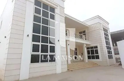 فيلا - 8 غرف نوم - 8 حمامات للايجار في مدينة الرياض - أبوظبي