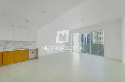 Empty Room image for: Apartment - 1 Bedroom - 1 Bathroom for rent in La Vie - Jumeirah Beach Residence - Dubai, Image 1