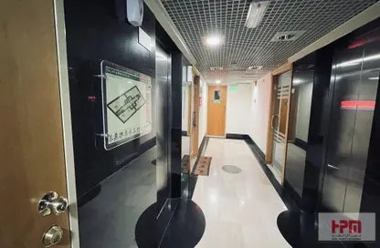Office Space - Studio - 1 Bathroom for rent in Hamdan Street - Abu Dhabi