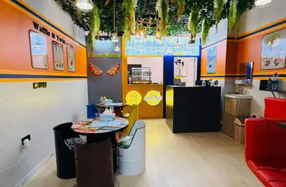 متجر - استوديو - 1 حمام للايجار في برج حديقة الشعفار - الكرامة - دبي