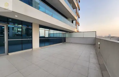 Apartment - 1 Bedroom - 2 Bathrooms for rent in Jumeirah Garden City - Al Satwa - Dubai
