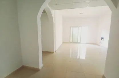 شقة - 2 غرف نوم - 2 حمامات للايجار في طريق فاير ستاشن - مويلح - الشارقة شقة - 2 غرف نوم - 2 حمامات للايجار في طريق فاير ستاشن - مويلح - الشارقة