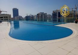 صورةحوض سباحة لـ: دوبلكس - 2 غرف نوم - 3 حمامات للكراء في برج بارك - شارع الشيخ زايد - دبي, صورة 1