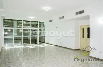 صورة لـ غرفة فارغة شقة - 3 غرف نوم - 3 حمامات للايجار في برج غنادة - الخالدية - أبوظبي ، صورة رقم 1