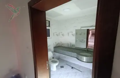 مجمع سكني - استوديو - 3 حمامات للايجار في الرويكة - المويجي - العين