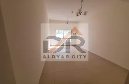 شقة - غرفة نوم - 2 حمامات للايجار في مساكن كورنيش عجمان - طريق كورنيش عجمان - عجمان