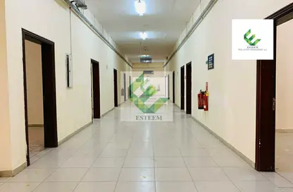 سكن عمال - استوديو - 8 حمامات للايجار في ام دبليو-5 - مصفح الصناعية - مصفح - أبوظبي