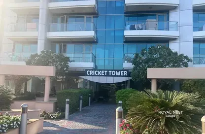 Apartment - 1 Bathroom for rent in Cricket Tower - Dubai Sports City - Dubai