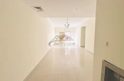 Apartment - 3 Bedrooms - 3 Bathrooms for rent in Muwaileh 29 Building - Muwaileh - Sharjah