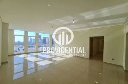 Apartment - 3 Bedrooms - 5 Bathrooms for rent in United Square - Al Khalidiya - Abu Dhabi
