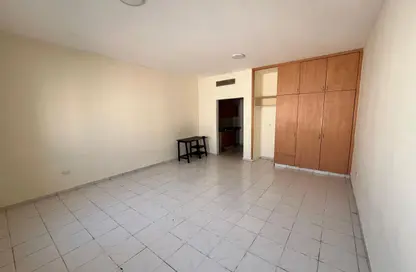 شقة - 1 حمام للايجار في يو 11 - طراز إيطالي - المدينة العالمية - دبي