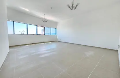 شقة - غرفة نوم - 1 حمام للايجار في الممزر بلازا - شارع التعاون - التعاون - الشارقة