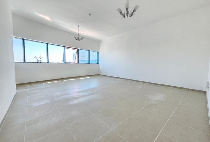 1BHK WITH 2 BATH ● FREE GYM/POOL ● DUBAI EXIT