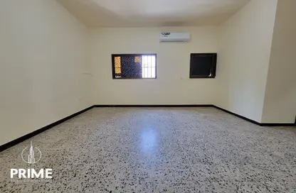 Apartment - 1 Bathroom for rent in Defense Road - City Downtown - Abu Dhabi