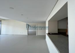 Empty Room image for: Apartment - 1 bedroom - 2 bathrooms for rent in Boulevard Crescent 1 - BLVD Crescent - Downtown Dubai - Dubai, Image 1